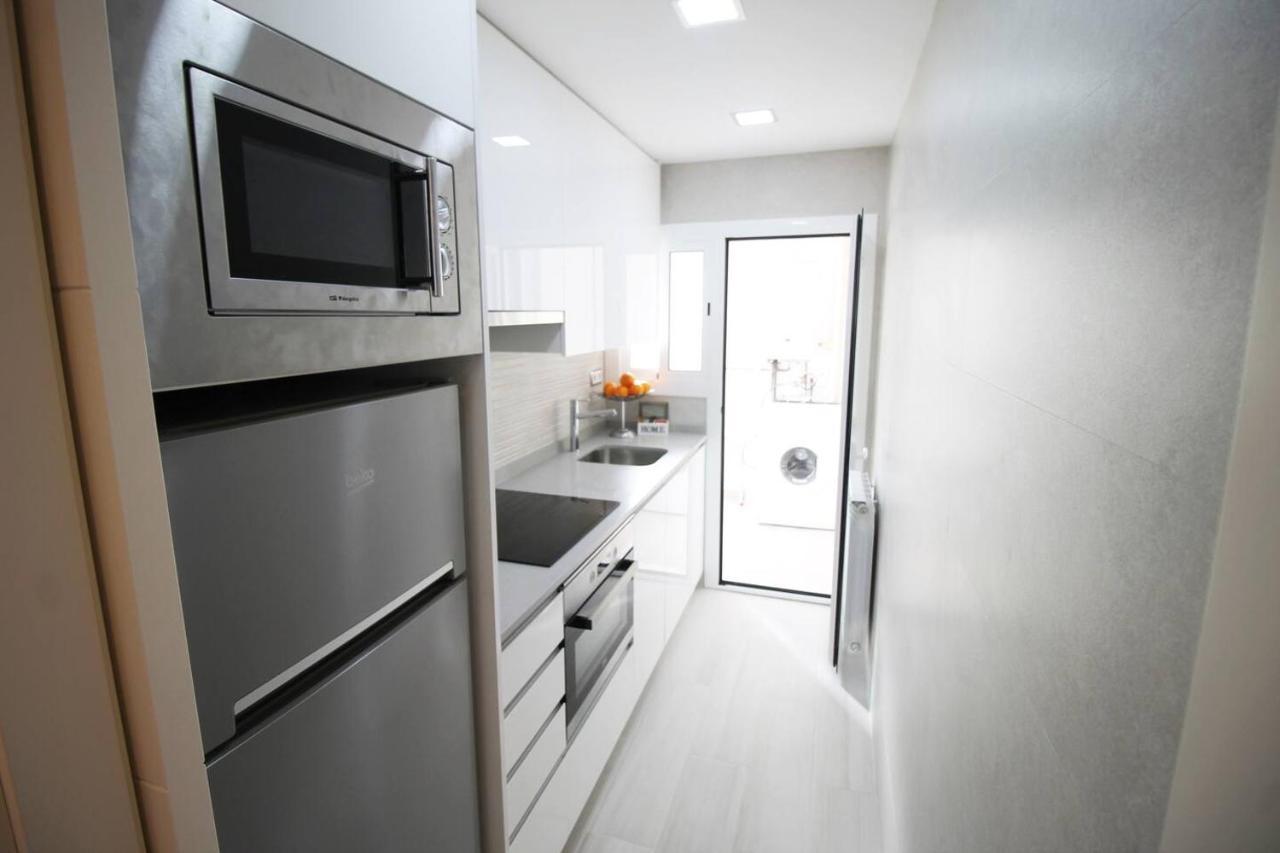 Family Deluxe Apartment Beach กาสเตย์เดเฟลส์ ภายนอก รูปภาพ