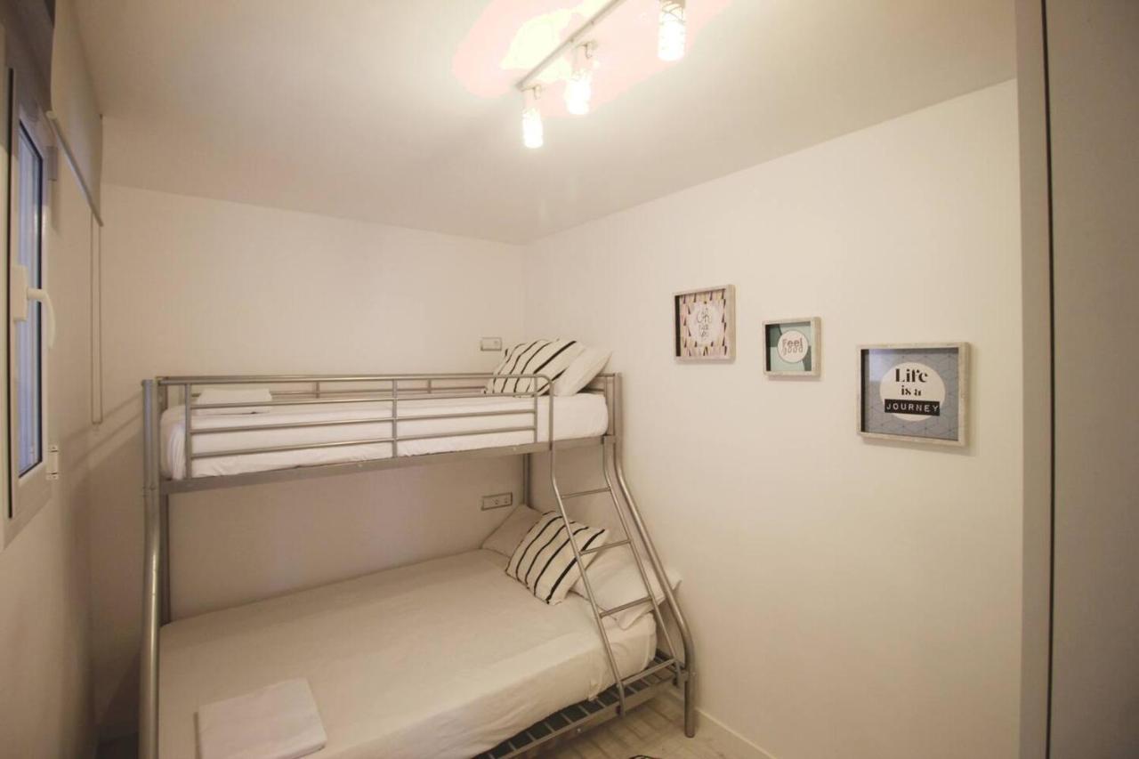 Family Deluxe Apartment Beach กาสเตย์เดเฟลส์ ภายนอก รูปภาพ