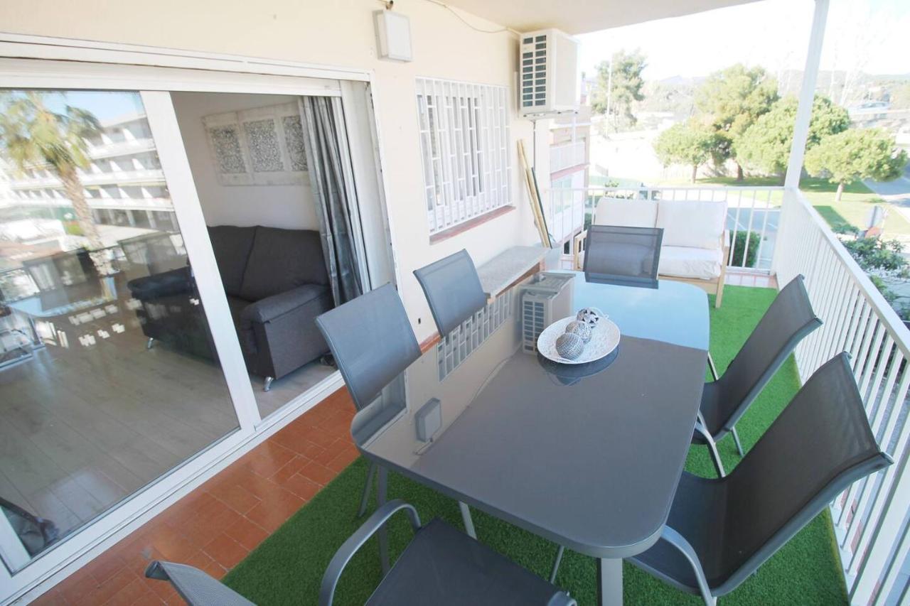 Family Deluxe Apartment Beach กาสเตย์เดเฟลส์ ภายนอก รูปภาพ