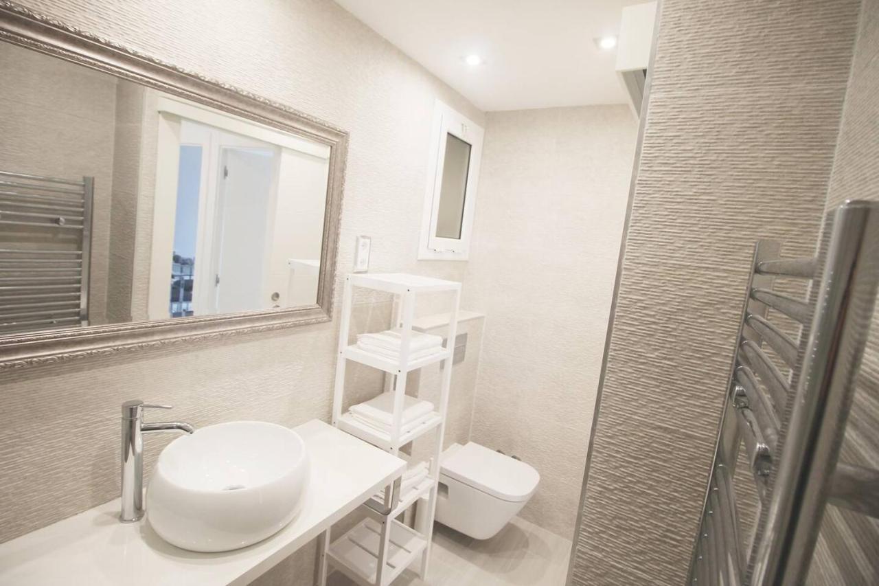 Family Deluxe Apartment Beach กาสเตย์เดเฟลส์ ภายนอก รูปภาพ