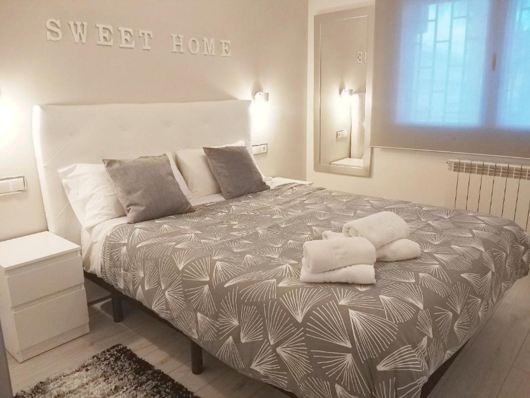 Family Deluxe Apartment Beach กาสเตย์เดเฟลส์ ภายนอก รูปภาพ