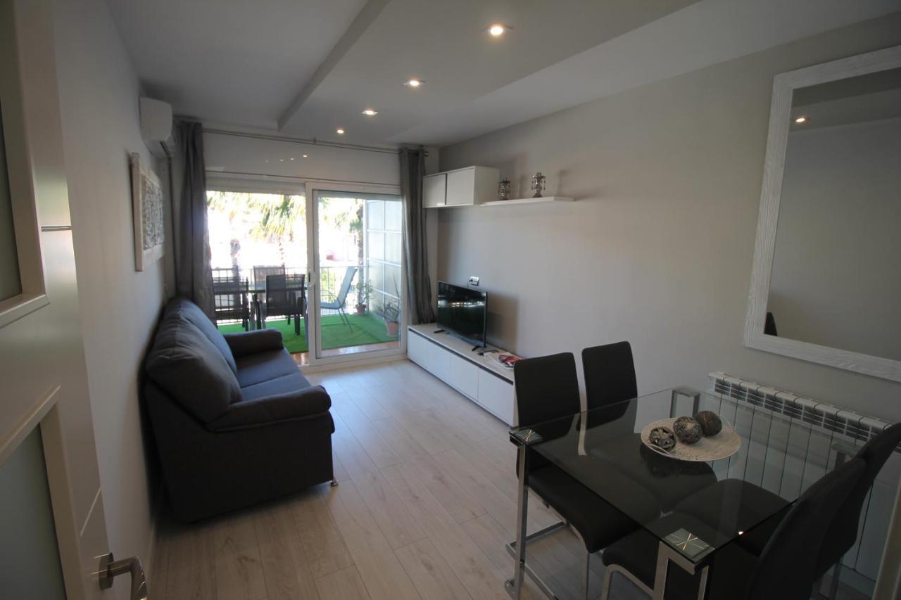 Family Deluxe Apartment Beach กาสเตย์เดเฟลส์ ภายนอก รูปภาพ